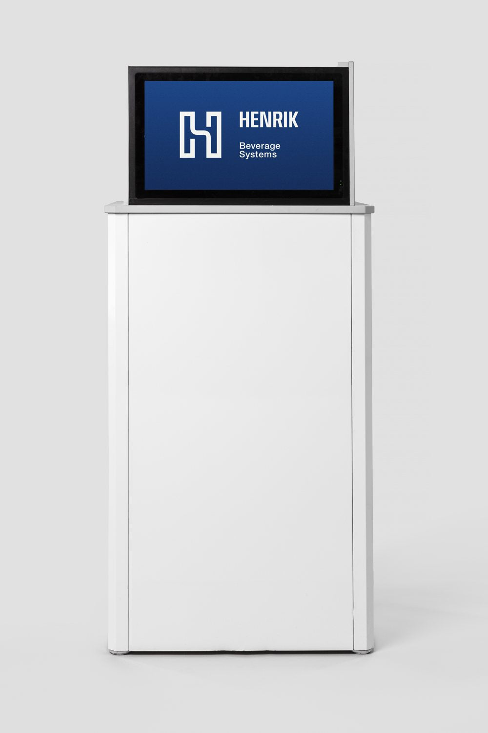 H2 podium from behind, showing the 21.5 inch screen